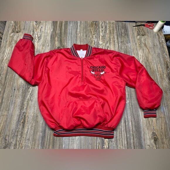 VINTAGE 90s CHICAGO BULLS CHALK LINE JACKET MENS SIZE XL CHEST IS 26” LENGTH 27” - Picture 1 of 7